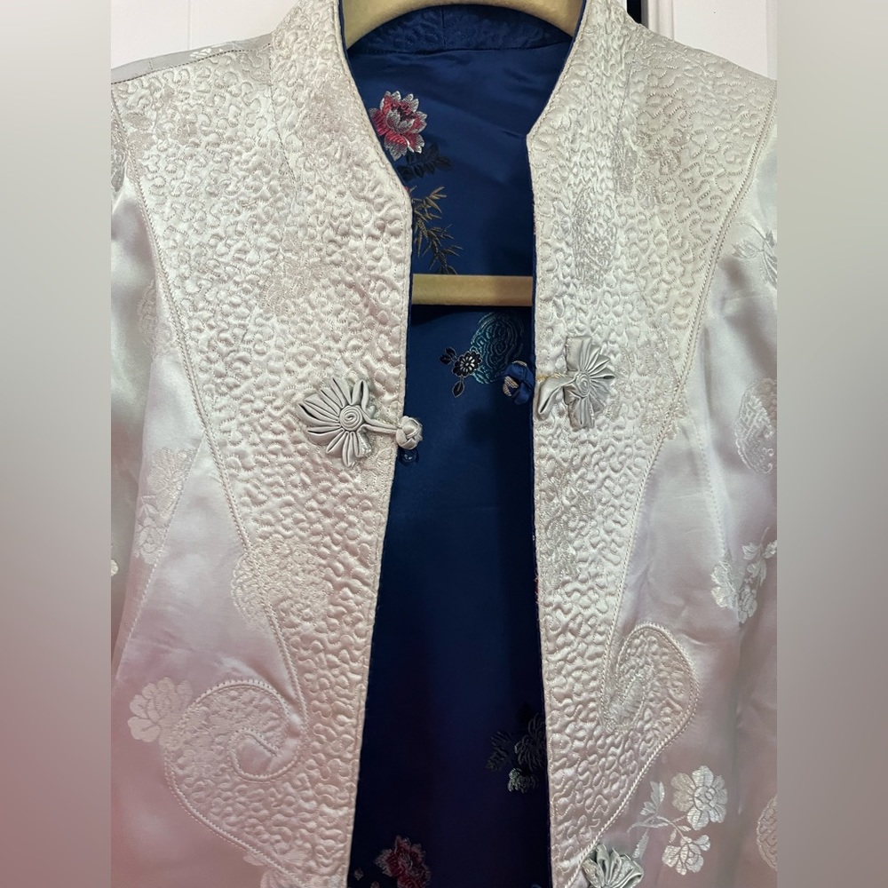 Vintage 100% Chinese Dressing Coat / Chinese Robe / Silk Robe - Picture 3 of 9